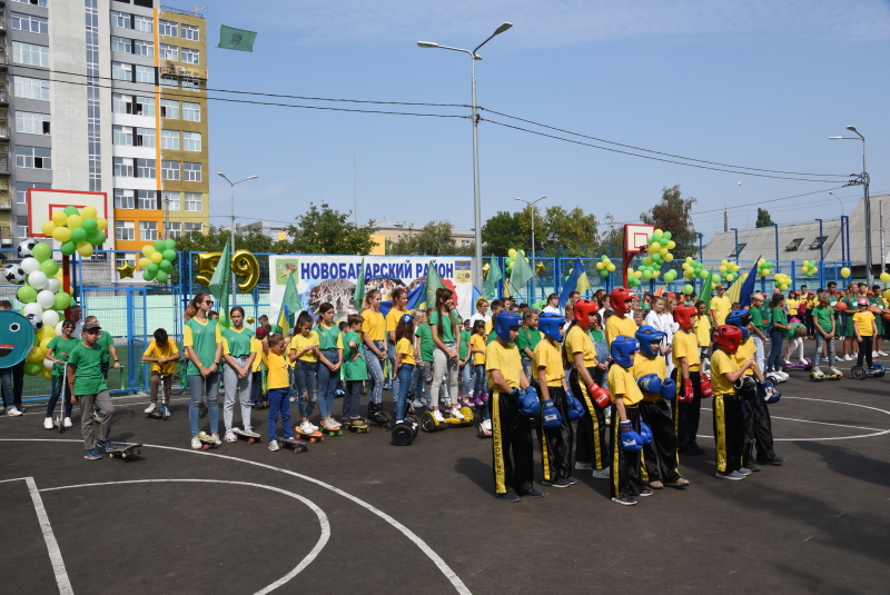 Геннадій Кернес відкрив два нових шкільних стадіони