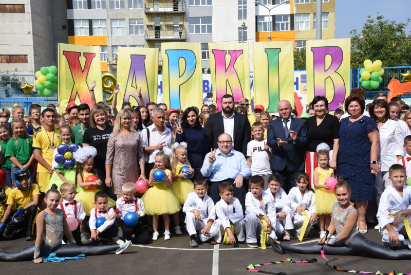 Геннадій Кернес відкрив два нових шкільних стадіони