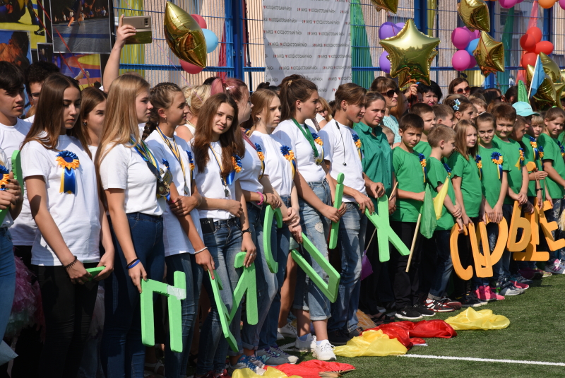 Геннадій Кернес відкрив два нових шкільних стадіони