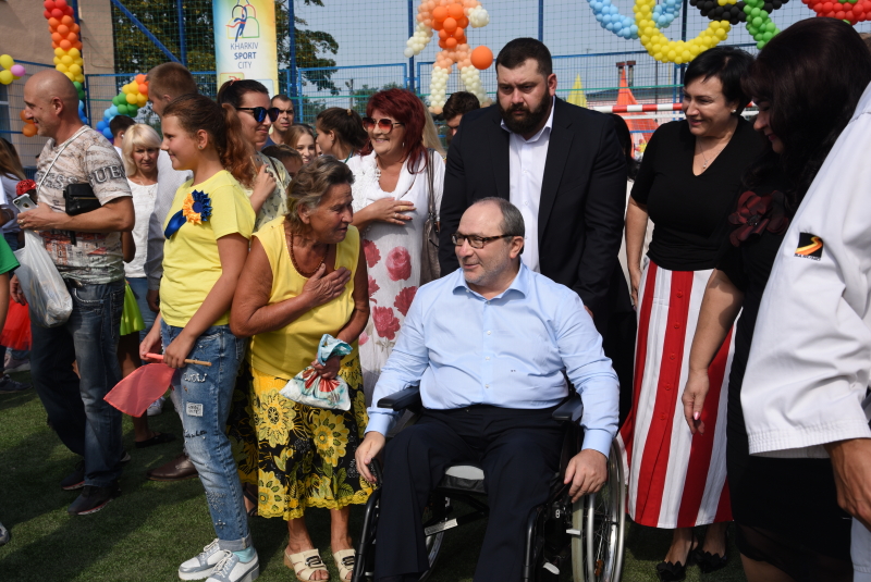 Геннадій Кернес відкрив два нових шкільних стадіони