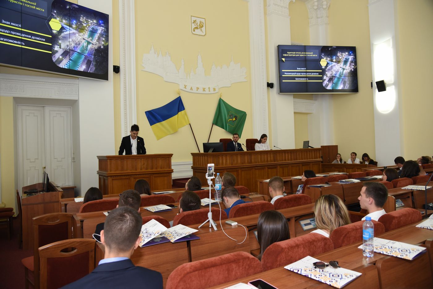 Сортування сміття у школах і благодійні еко-ініціативи - нові проекти Молодіжної ради