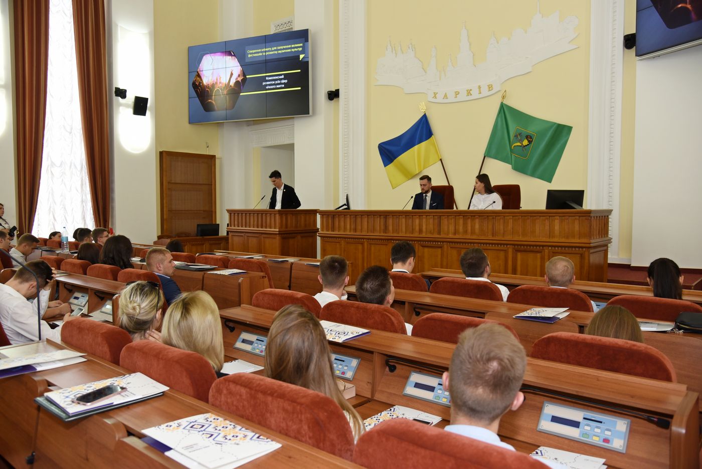 Сортування сміття у школах і благодійні еко-ініціативи - нові проекти Молодіжної ради