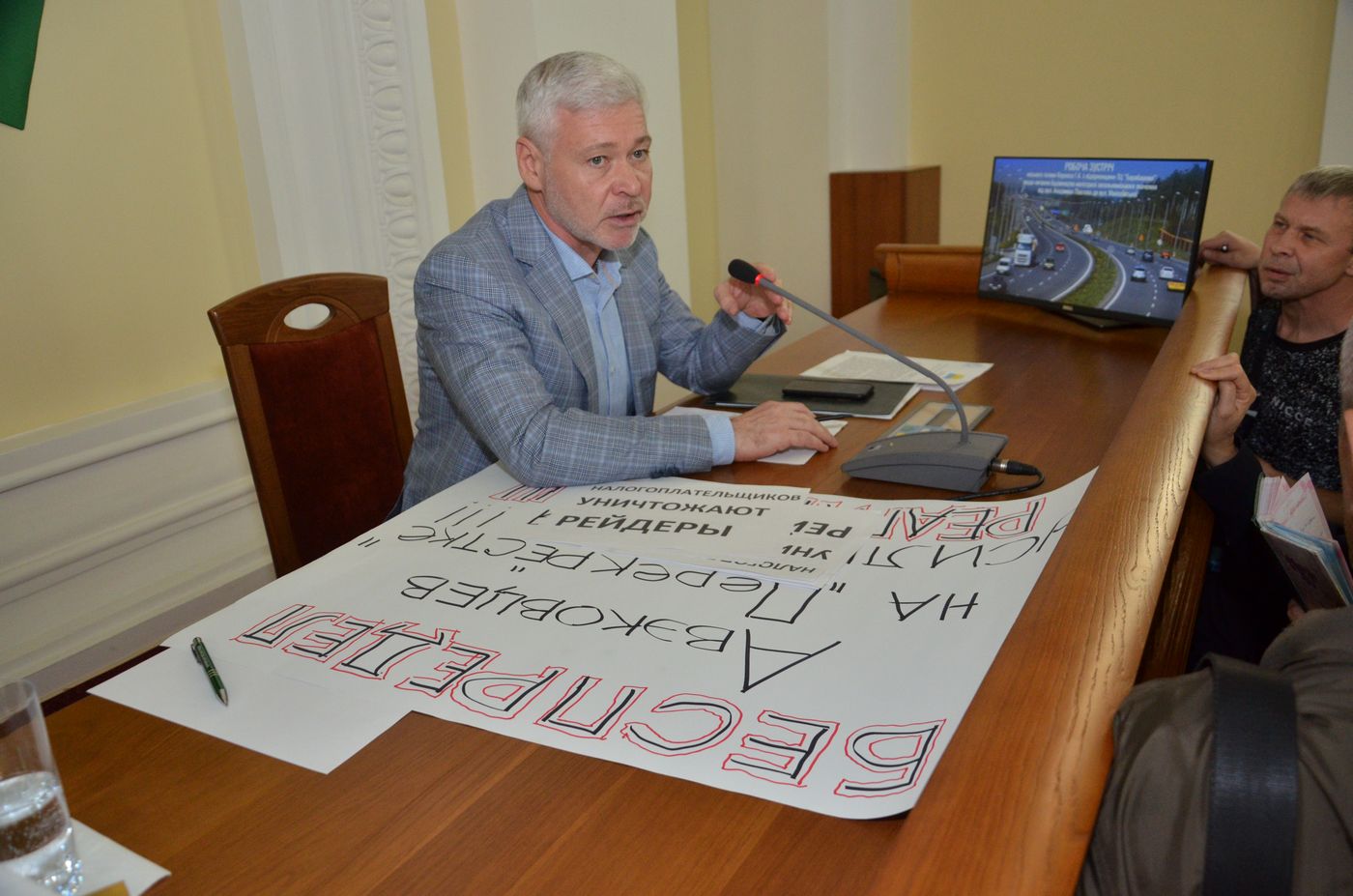 Геннадій Кернес обговорив з підприємцями «Барабашово» будівництво нової дороги