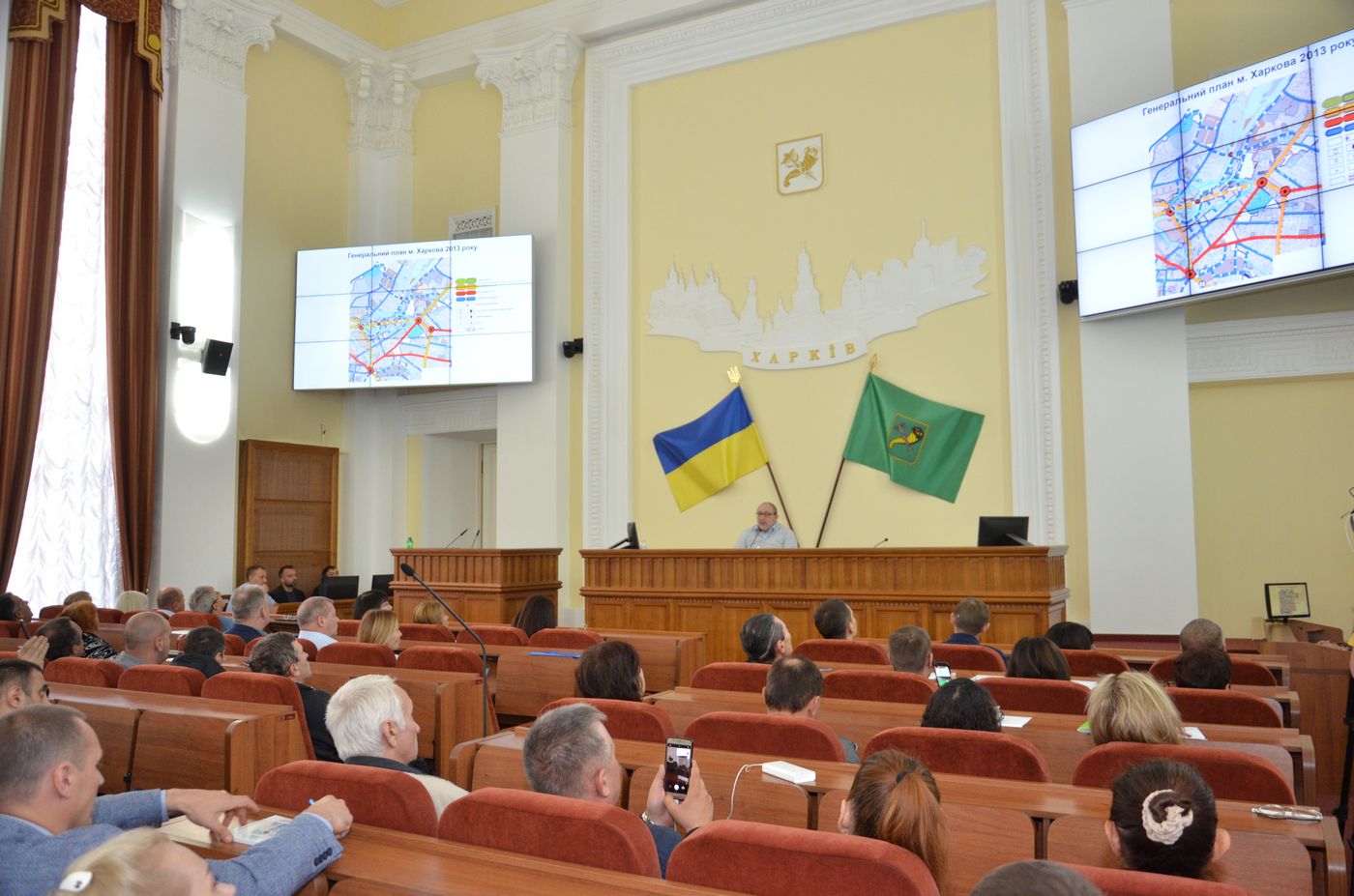 Геннадій Кернес обговорив з підприємцями «Барабашово» будівництво нової дороги