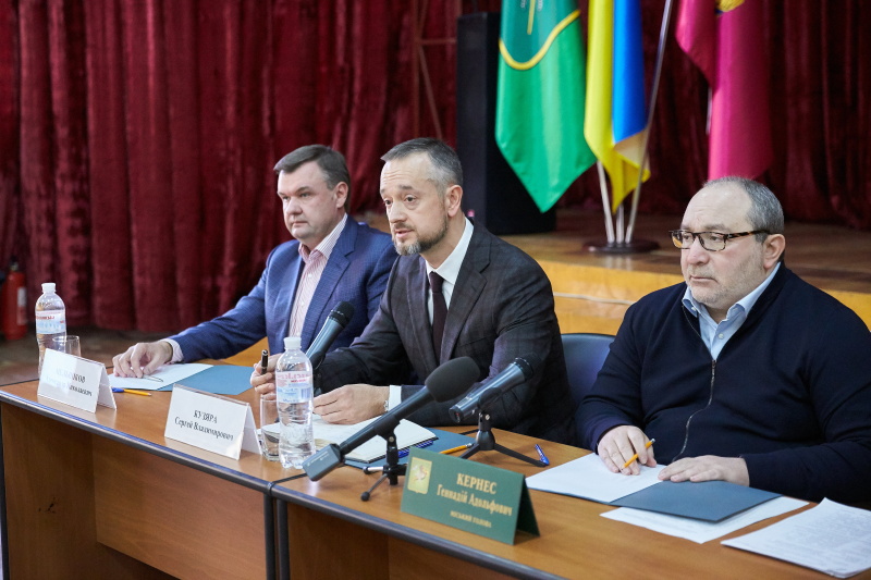 Геннадій Кернес: Міськрада бере під контроль вирішення проблем на коксовому заводі