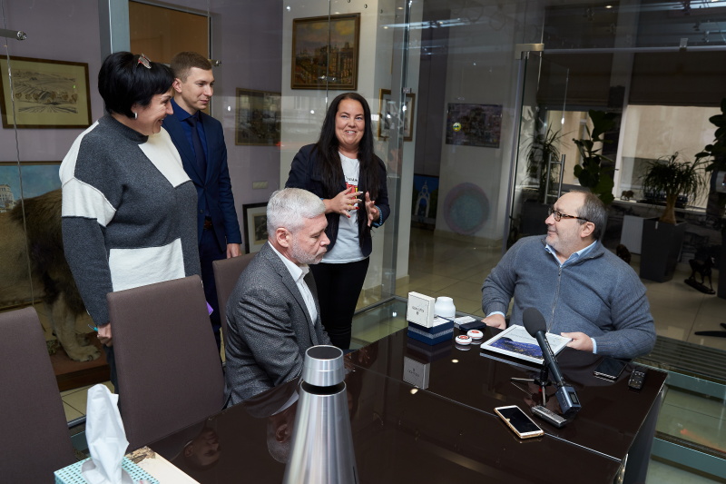 Геннадій Кернес зустрівся з фіналісткою конкурсу «Global Teacher Prize Ukraine» Людмилою Таболіною