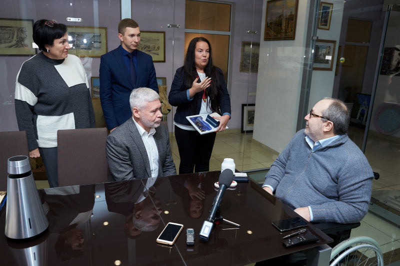 Геннадій Кернес зустрівся з фіналісткою конкурсу «Global Teacher Prize Ukraine» Людмилою Таболіною