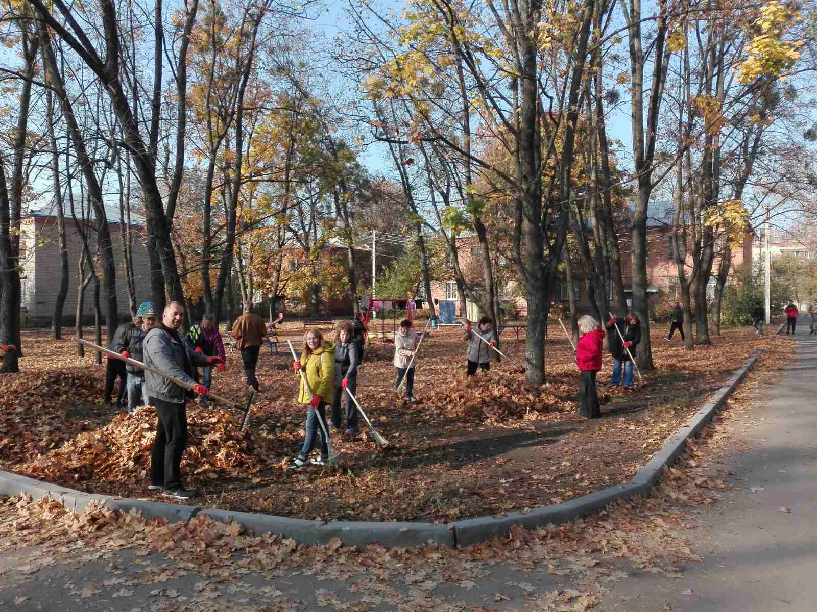 Співробітники «Жилкомсервісу» взяли участь у суботнику