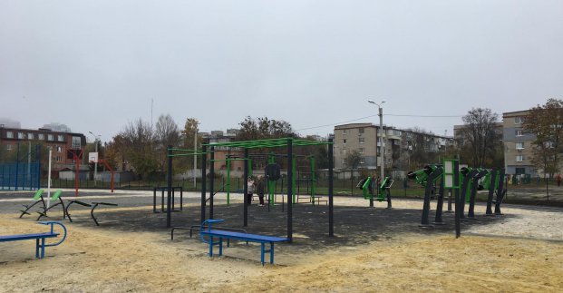У Шевченківському районі реконструюють ще один шкільний стадіон 