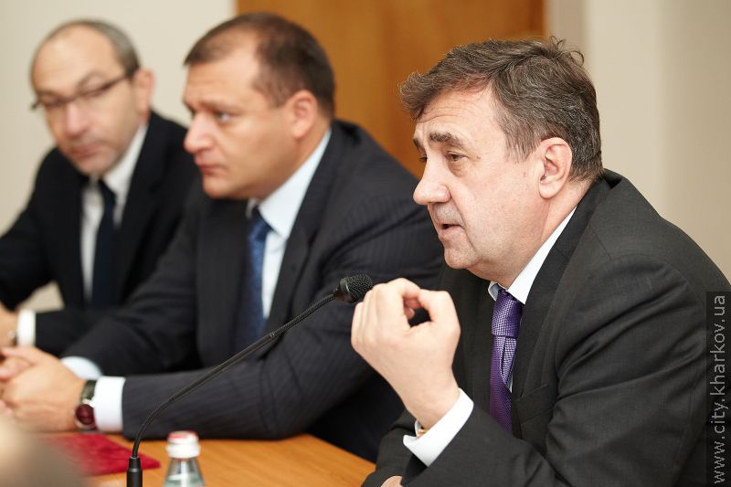 Геннадій Кернес привітав Харківський будівельний з новим статусом