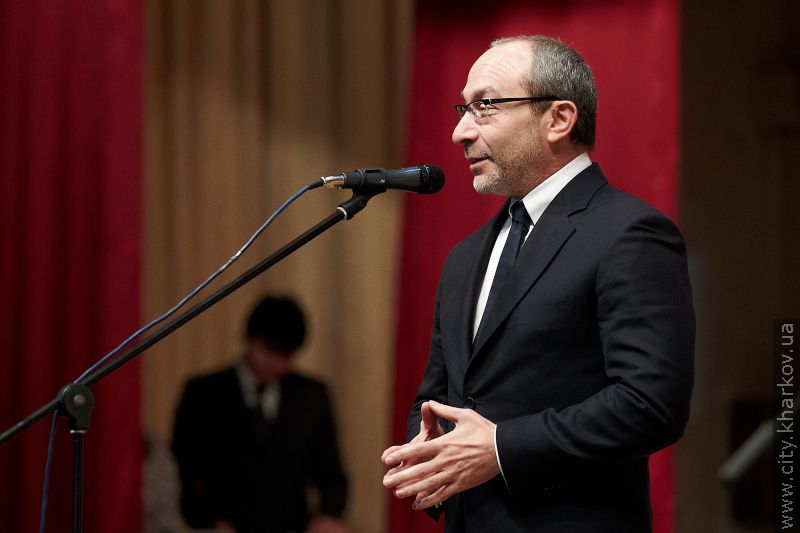 Геннадій Кернес привітав Харківський будівельний з новим статусом