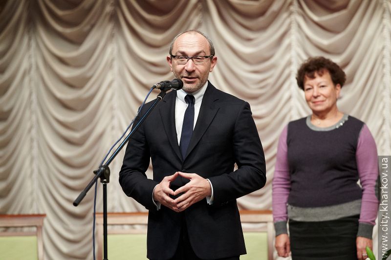 Геннадій Кернес привітав Харківський будівельний з новим статусом