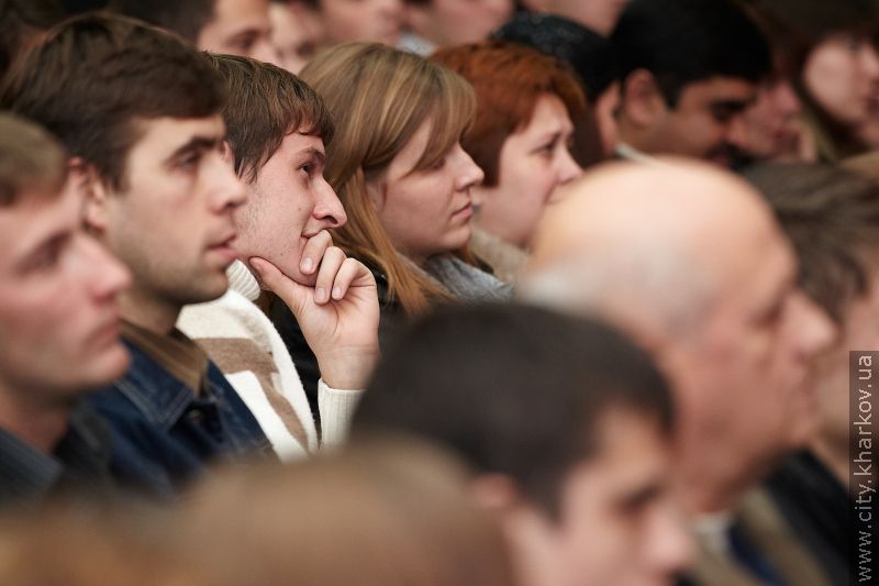 Геннадій Кернес привітав Харківський будівельний з новим статусом