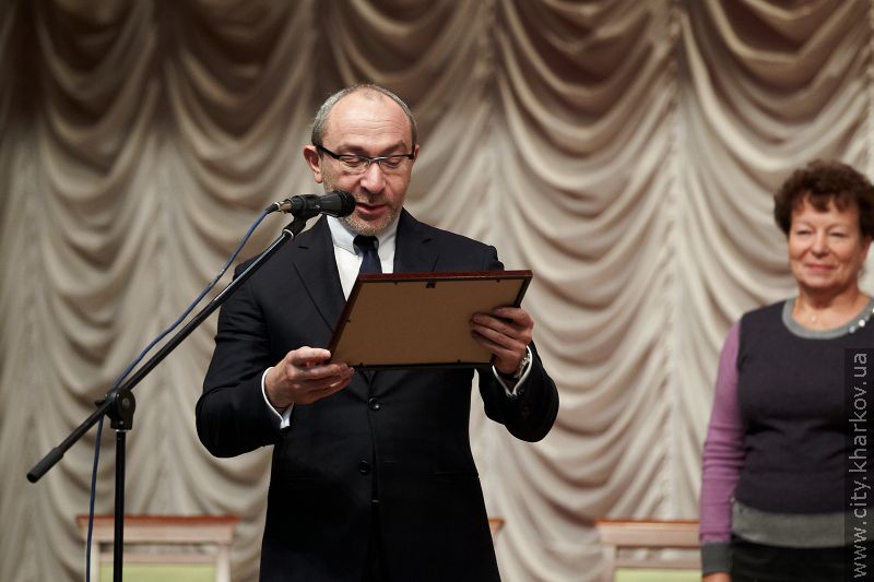 Геннадій Кернес привітав Харківський будівельний з новим статусом