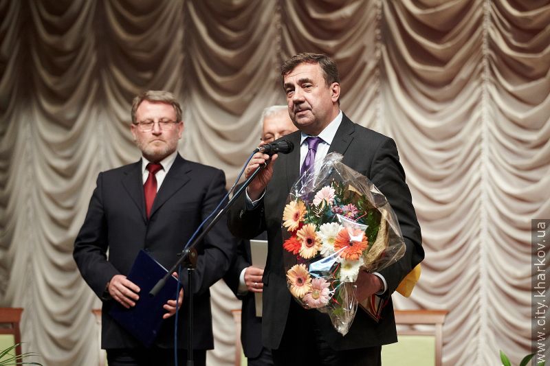 Геннадій Кернес привітав Харківський будівельний з новим статусом