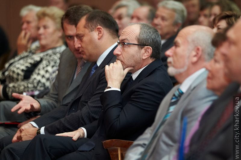 Геннадій Кернес привітав Харківський будівельний з новим статусом