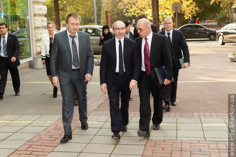 Геннадій Кернес привітав Харківський будівельний з новим статусом