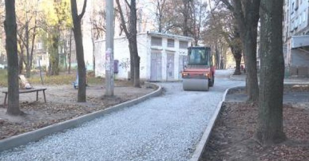 У Слобідському районі ремонтують внутрішньоквартальні дороги