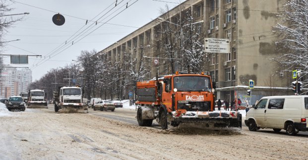 У Харкові прибирають сніг понад 160 машин