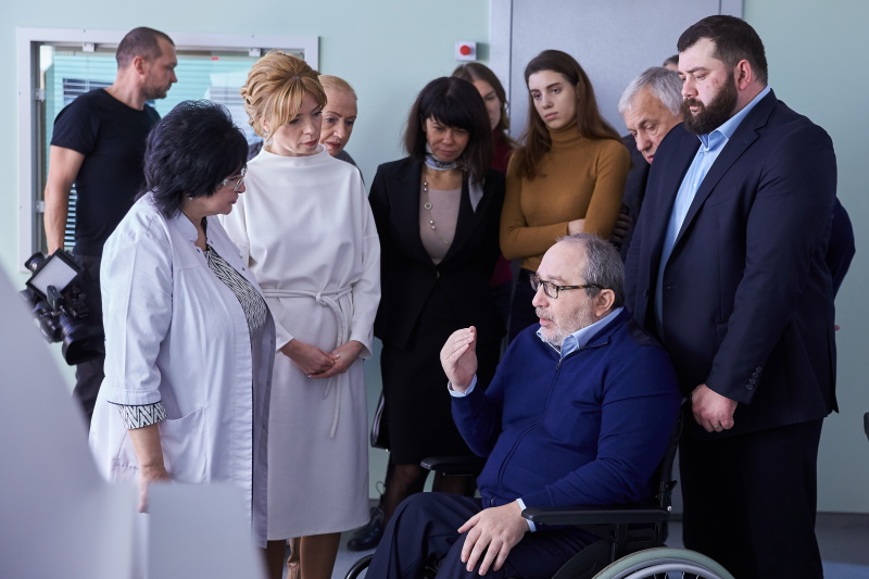 Геннадій Кернес відкрив діагностичний центр з МРТ останнього зразка