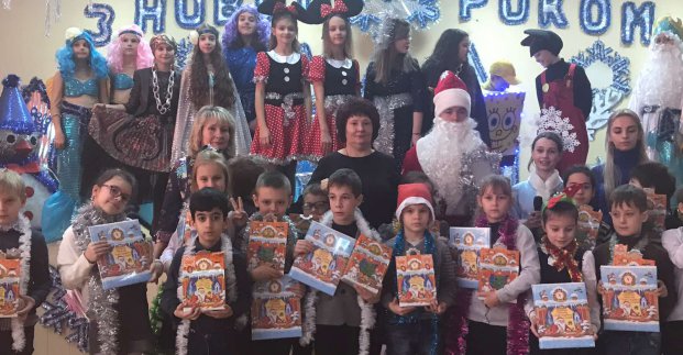 У школах і дитячих садках Індустріального району проходять новорічні свята