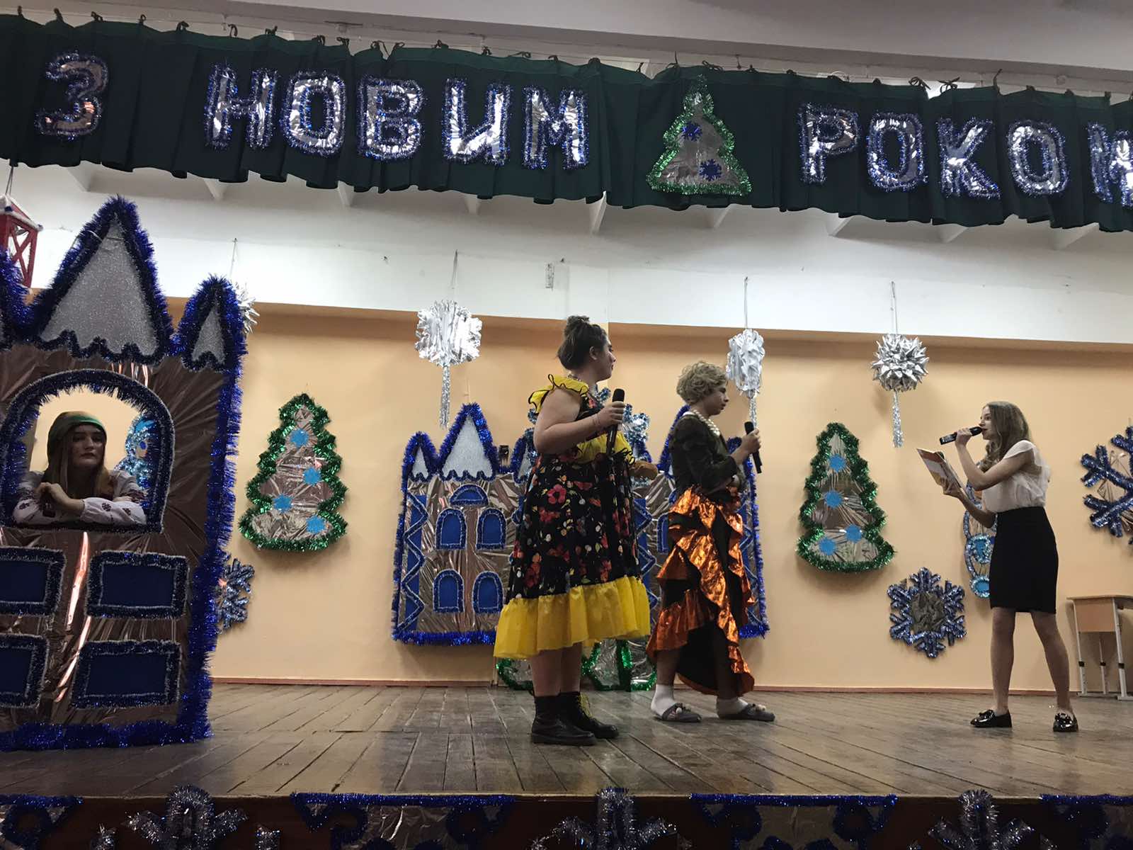 У школах і дитячих садках Індустріального району проходять новорічні свята