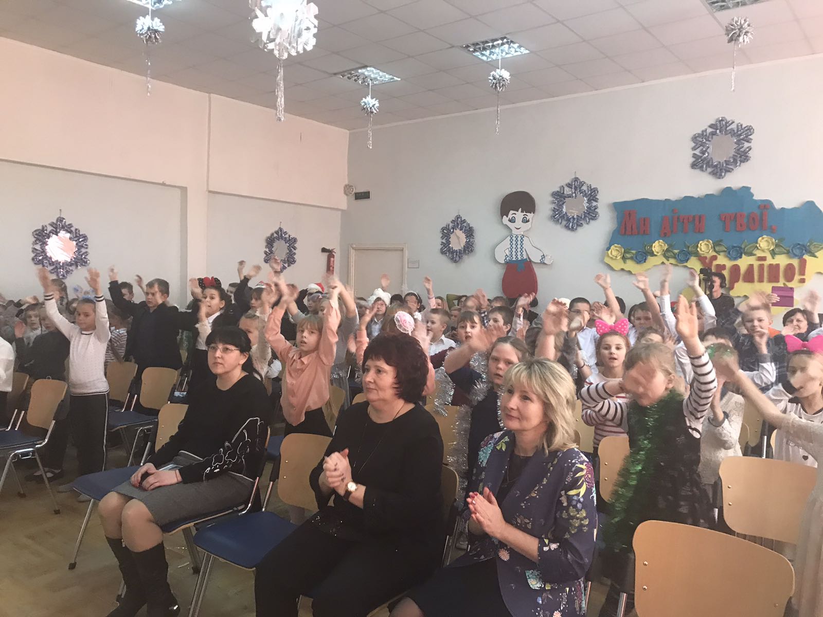 У школах і дитячих садках Індустріального району проходять новорічні свята