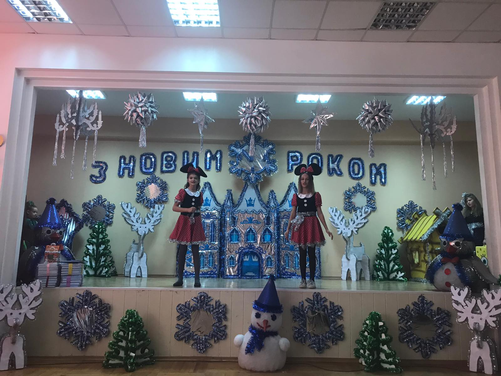 У школах і дитячих садках Індустріального району проходять новорічні свята