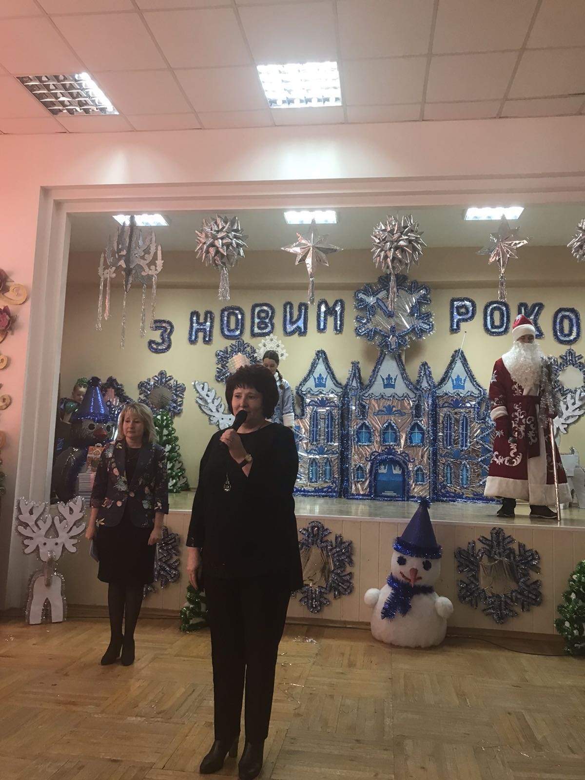 У школах і дитячих садках Індустріального району проходять новорічні свята