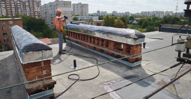 У Харкові відремонтували покрівлі у 900 житлових будинках