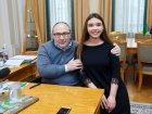 Геннадій Кернес зустрівся зі школяркою на її прохання