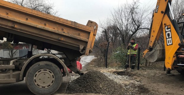 Бригади «Харківводоканалу» упорядковують територію на місцях розриттів