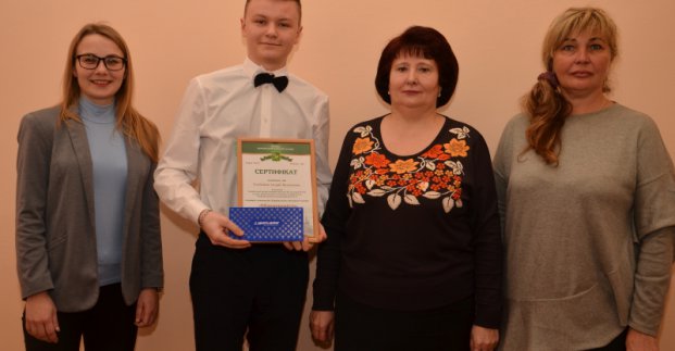 В Індустріальному районі відзначили кращих учнів