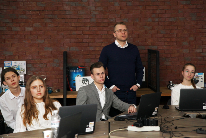 Школярам Шевченківського району вручили сертифікати стипендіатів міського голови