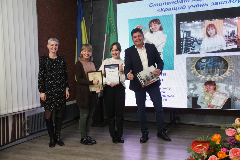 Школярам Шевченківського району вручили сертифікати стипендіатів міського голови