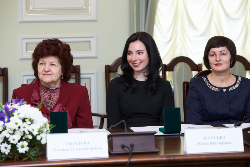 Геннадій Кернес привітав жінок із Міжнародним жіночим днем