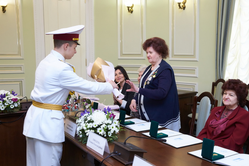 Геннадій Кернес привітав жінок із Міжнародним жіночим днем