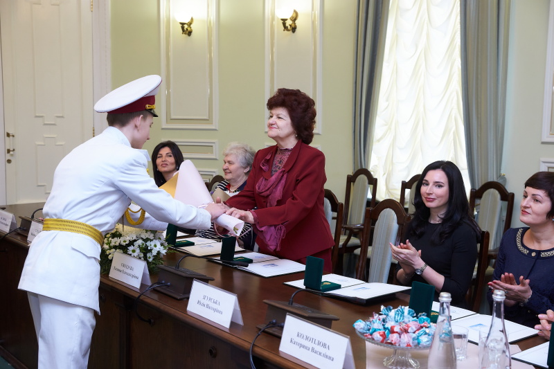 Геннадій Кернес привітав жінок із Міжнародним жіночим днем