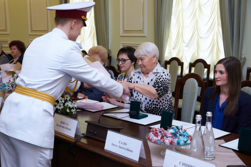 Геннадій Кернес привітав жінок із Міжнародним жіночим днем