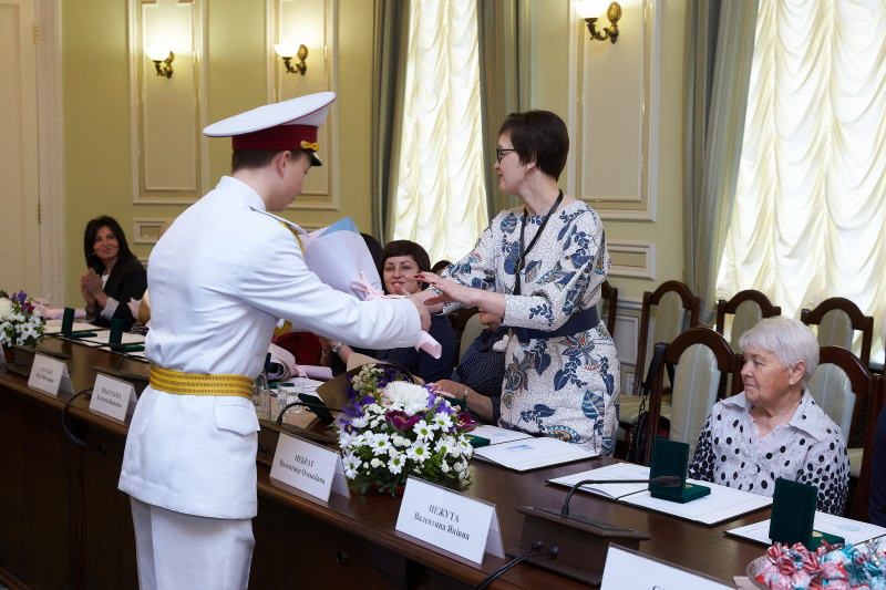 Геннадій Кернес привітав жінок із Міжнародним жіночим днем