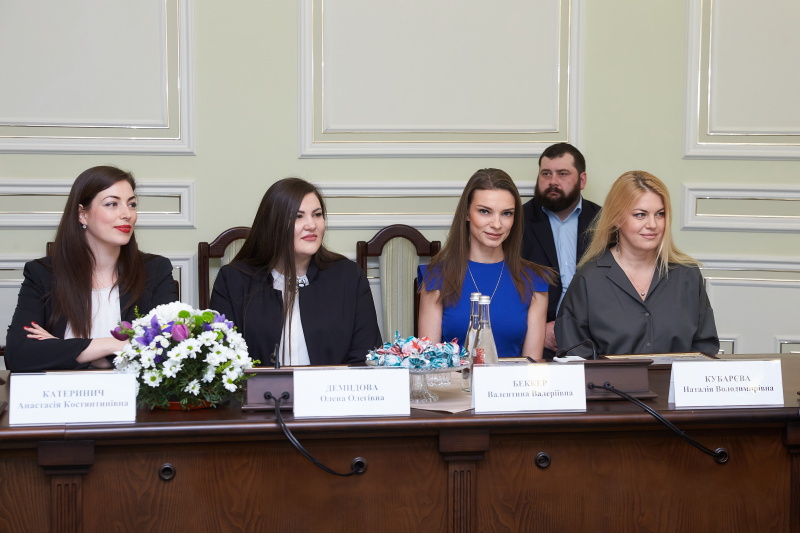 Геннадій Кернес привітав жінок із Міжнародним жіночим днем