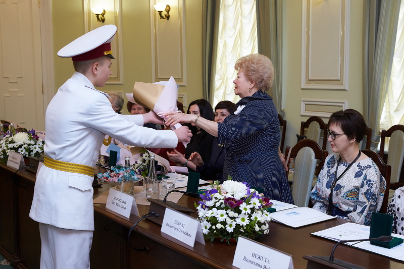 Геннадій Кернес привітав жінок із Міжнародним жіночим днем