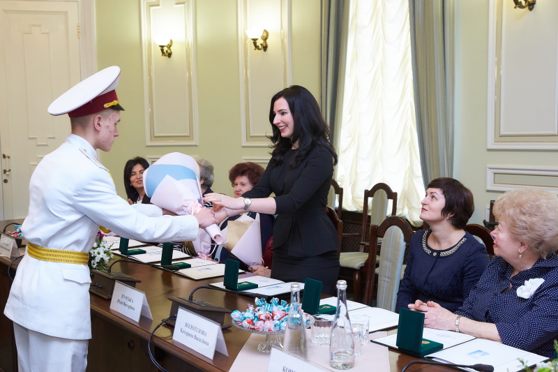 Геннадій Кернес привітав жінок із Міжнародним жіночим днем