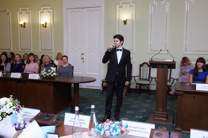 Геннадій Кернес привітав жінок із Міжнародним жіночим днем