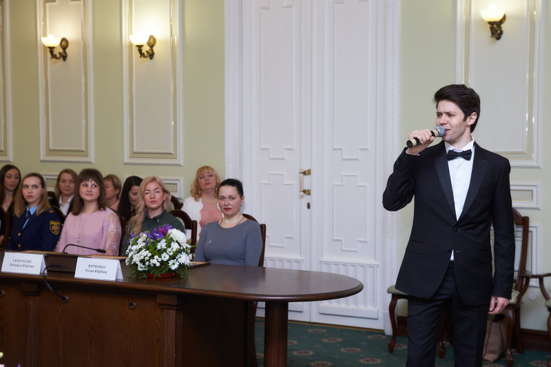 Геннадій Кернес привітав жінок із Міжнародним жіночим днем
