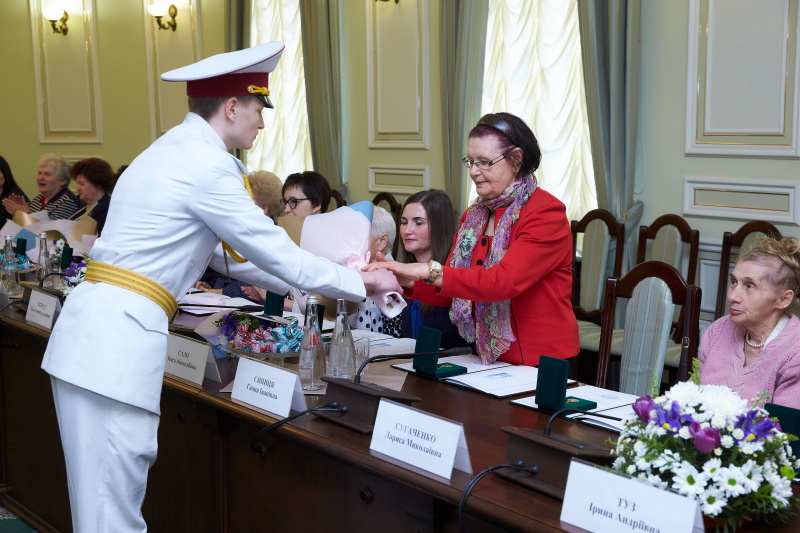 Геннадій Кернес привітав жінок із Міжнародним жіночим днем