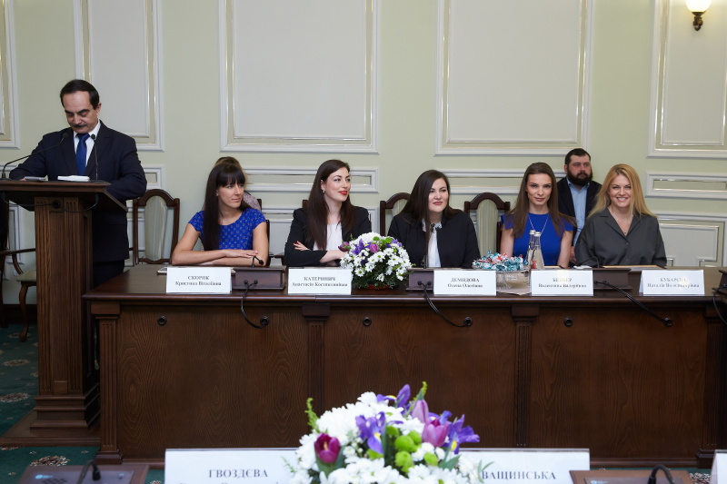 Геннадій Кернес привітав жінок із Міжнародним жіночим днем