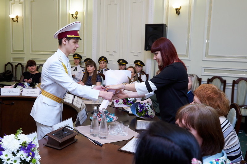 Геннадій Кернес привітав жінок із Міжнародним жіночим днем