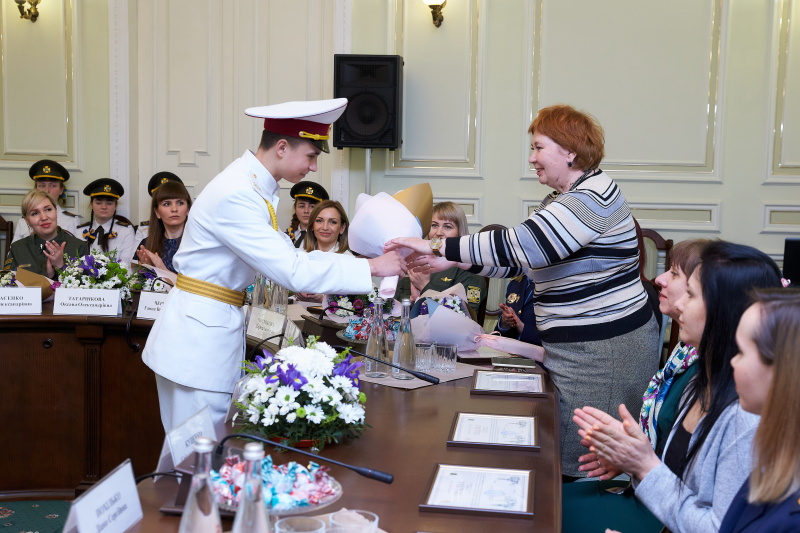 Геннадій Кернес привітав жінок із Міжнародним жіночим днем