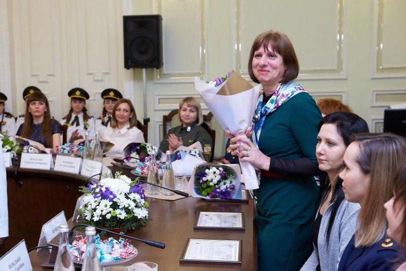 Геннадій Кернес привітав жінок із Міжнародним жіночим днем